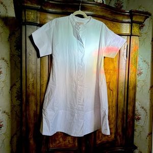 Super cute dress. Can wear with leggings or not